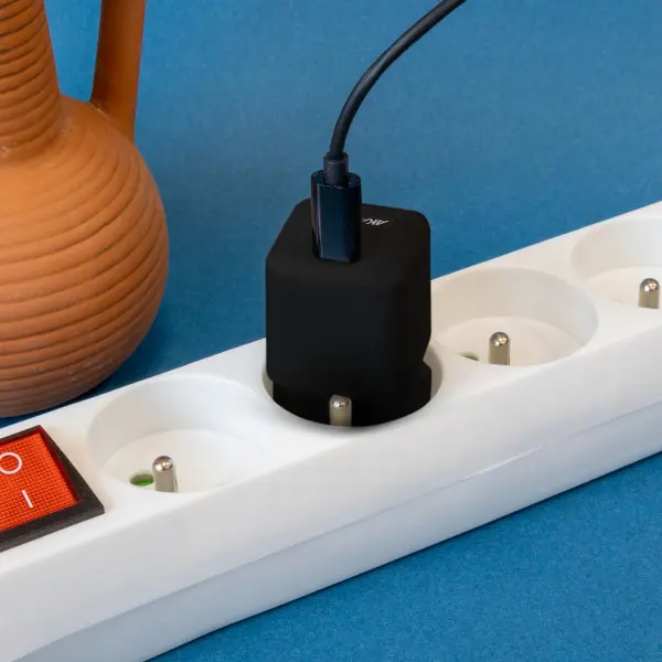 prise-secteur-noire-30w-supergan-origine-france-garantie (4).webp